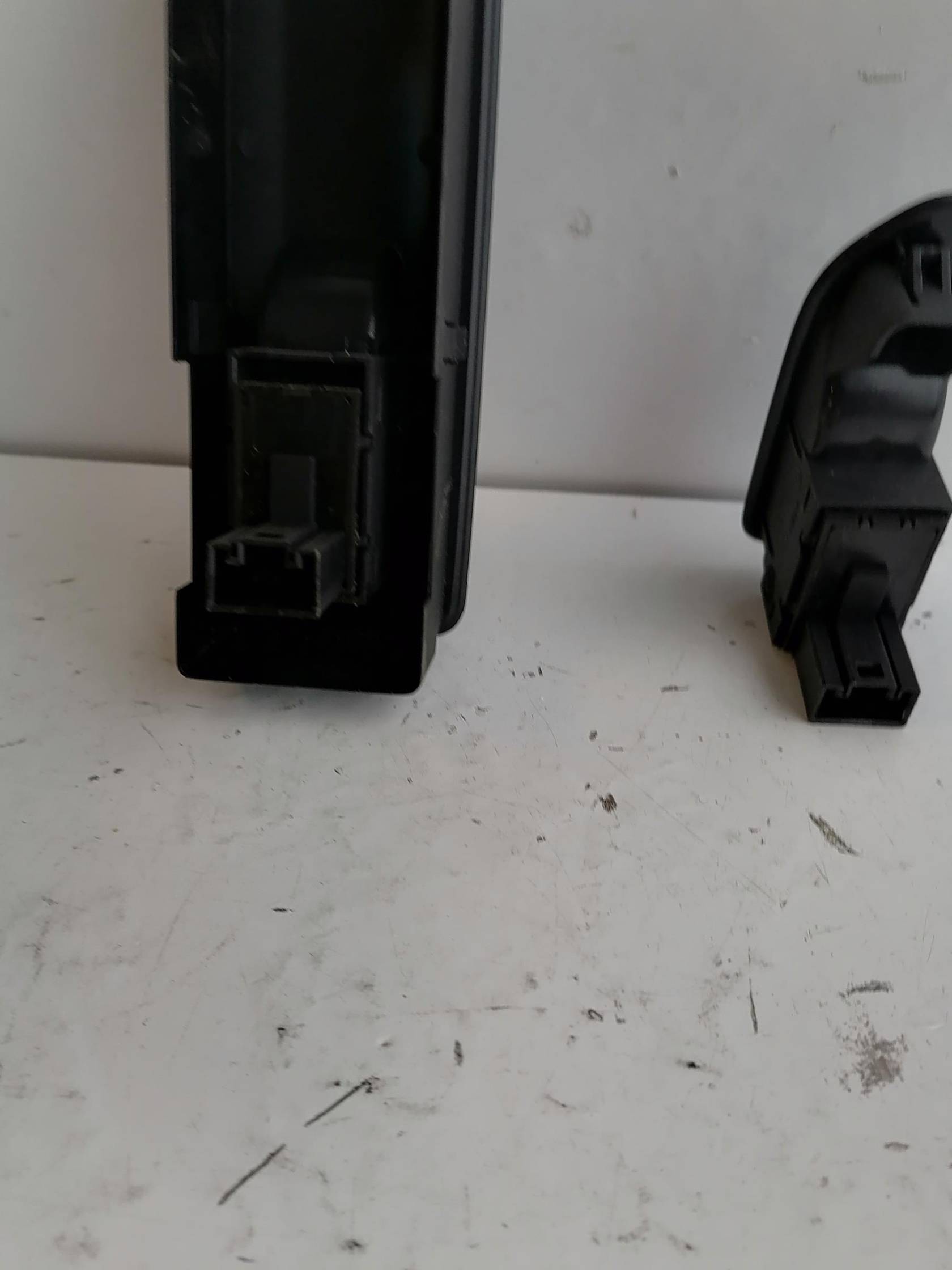 Interruttore alzacristalli porta ant.